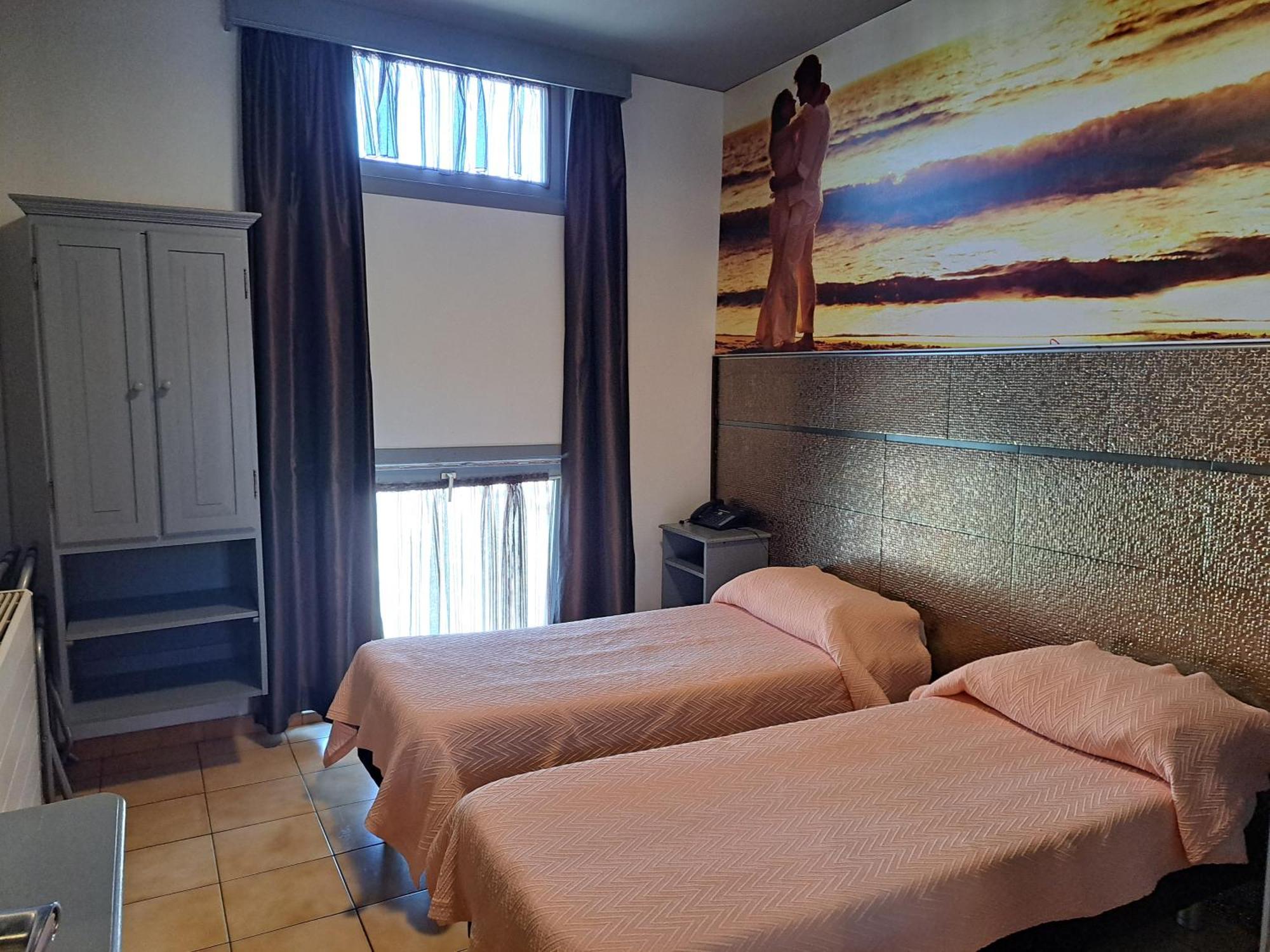 Le New Matinal Hotel La Louvière Екстериор снимка